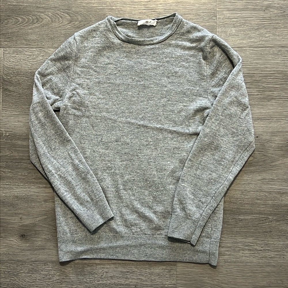 Men’s gray wool sweatshirt size m Runs small